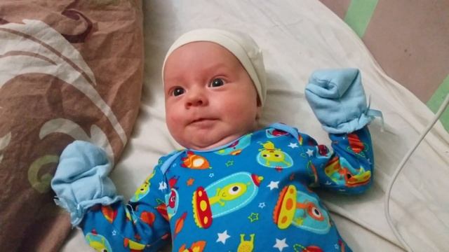 Малыш начинает агукать, первое общение с новорожденным "агу" смотреть онлайн