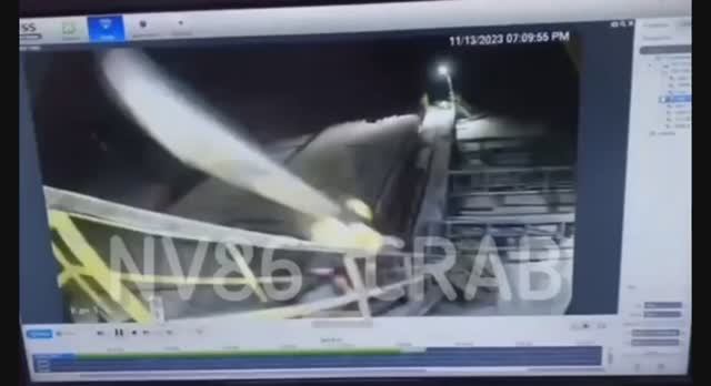 При монтаже панелей, сорвало секцию вместе с рабочим😬