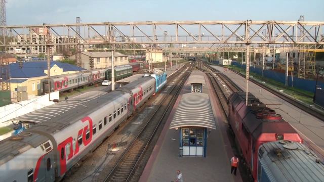 Прибытие ЭП1М-437 с поездом Владикавказ — Санкт-Петерб. смотреть онлайн