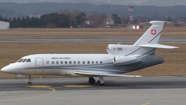 Swiss Air Force Dassault Falcon 900 go-around at Graz Airport | T-785 смотреть онлайн