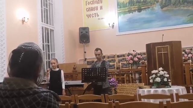Осень, красивую осень, Бог подарил земле. смотреть онлайн