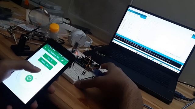 exploring arduino smartphone control with the HM-10 BLUETOOTH SENSOR смотреть онлайн