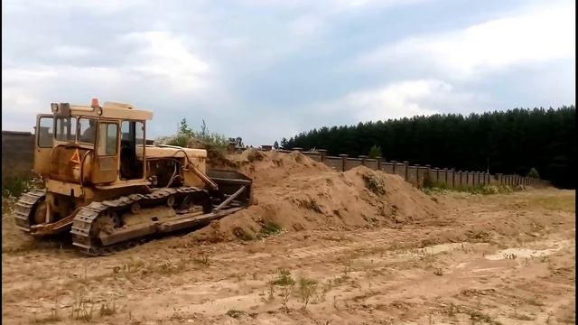 Начало работ по выравниванию территории КП Тимуркино смотреть онлайн