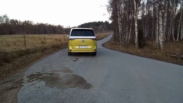 Testing the VW id BUZZ смотреть онлайн