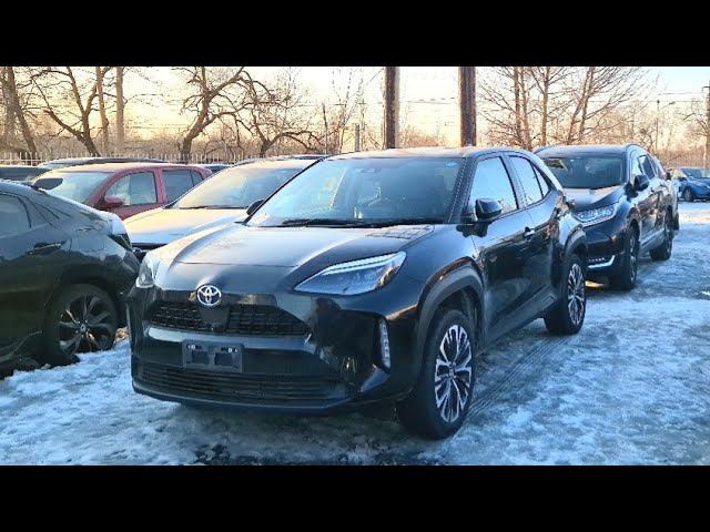 Toyota Yaris подрос до Cross смотреть онлайн