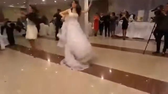 Девушка очень красиво танцует лезгинку смотреть онлайн