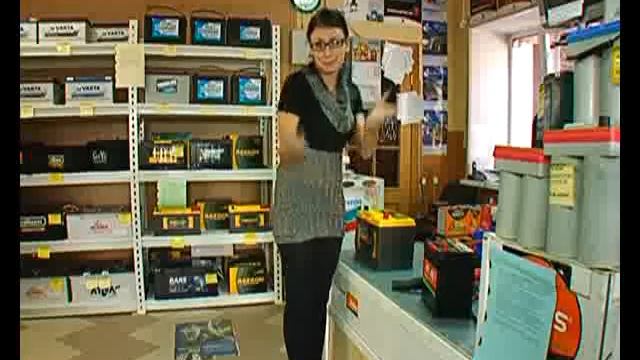 Брюнетка за рулем Аккумуляторы смотреть онлайн