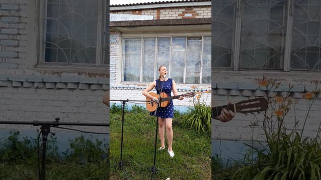 Поет Наталья Чурянина Изгиб гитары желтой 13.07.2019 концерт в Воецком смотреть онлайн