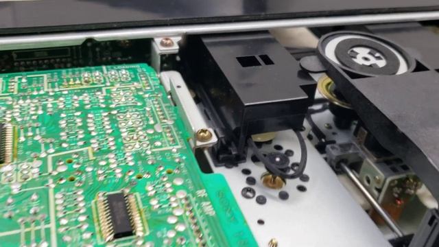Changing/Installing door belt of vintage Sony CDP-40 Compact Disc CD Player смотреть онлайн