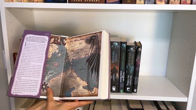 Bookshelf Tour! смотреть онлайн
