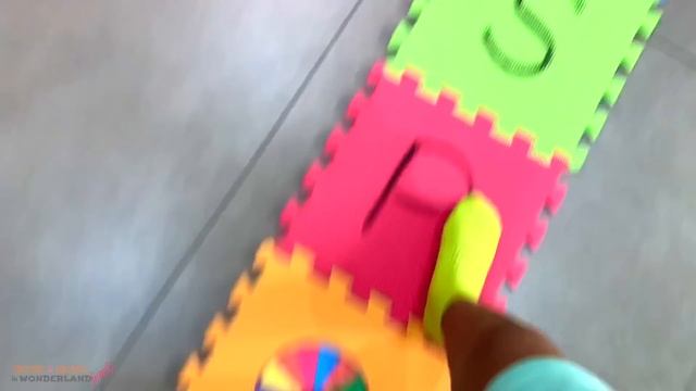 Giant Board Game Challenge смотреть онлайн