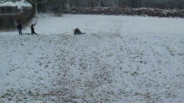 Jaz & Milly rubber ring in the snow смотреть онлайн