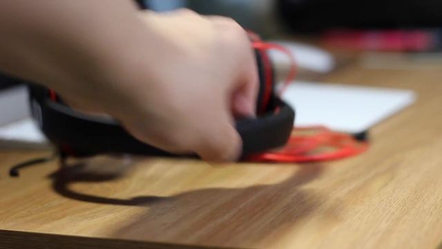 髪型が崩れないヘッドホン　audio-technica ATH-S600 レッド смотреть онлайн