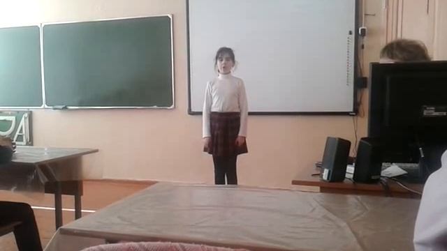 Девочка(я) офигенно поет песню И все о той весне смотреть онлайн