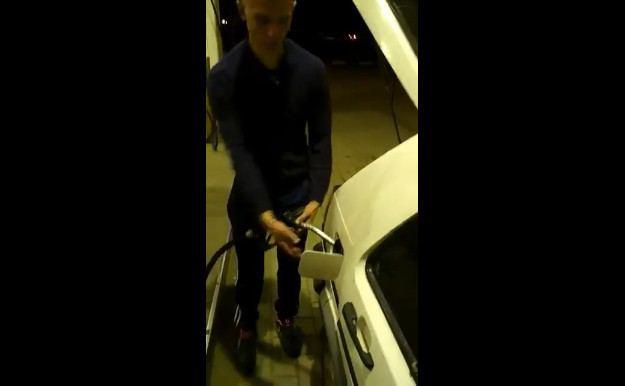 Мошенничество на заправке смотреть онлайн