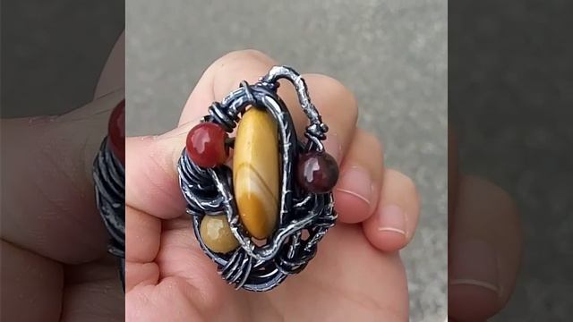 Кольцо ручной работы с яшмой мукаит, гранатом, агатом, жадеитом смотреть онлайн