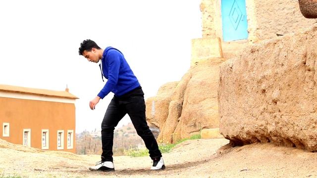 Amazing Robot Dance moves in the Rain 2021 смотреть онлайн