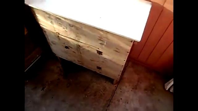 Отбор и откачка меда в альпийском улье Н108 смотреть онлайн
