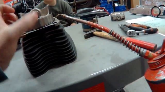 Апгрейд Твин Кам 96 в 103 Часть 4  Twin Cam 96 Overhaul & Upgrade. Установка цилиндров и голов.