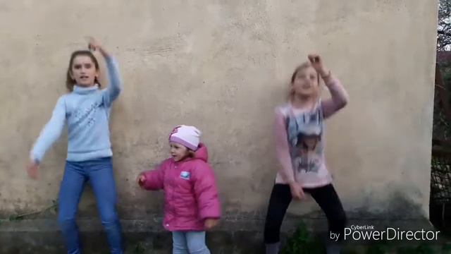 OpEn GiRls поет песню: Тимати - Слыш, ты чё такая дерзкая, а? смотреть онлайн