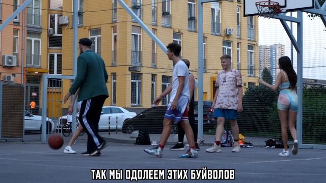 Профи притворился ДЕДОМ на Баскетболе #7 | Old Man Basketball Prank смотреть онлайн