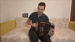 В этой деревне огни не погашены.. Зимняя песня на кировской мастеровой гармони