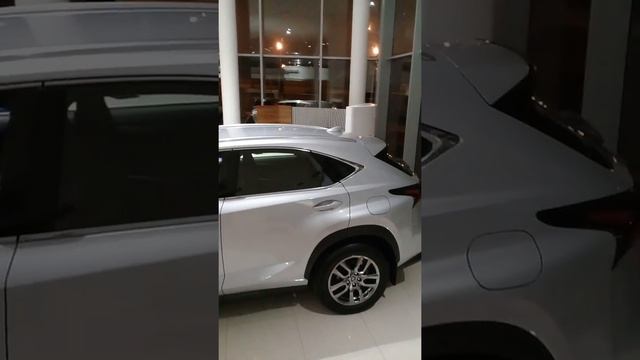 Lexus автосалон смотреть онлайн