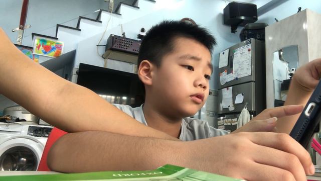Grammar: Present Continuous. Family n Friend 3. Ngữ pháp lớp 3: thì hiện tại tiếp diễn смотреть онлайн