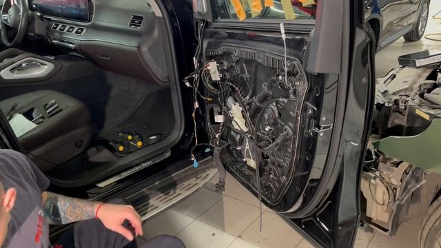 Ремонт авто доводчиков дверей на примере GLS 167 смотреть онлайн