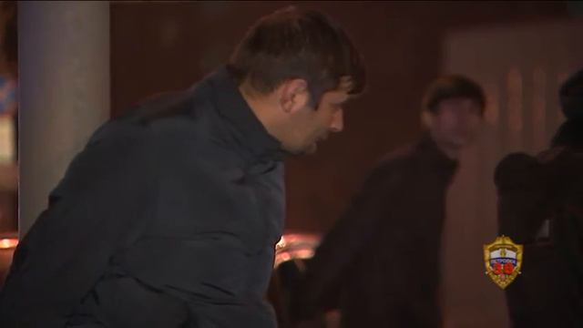 Сотрудники полиции задержали подозреваемого в угоне смотреть онлайн