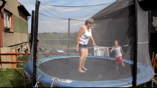 Babča na hopsačce смотреть онлайн