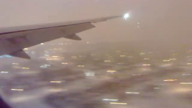 LANDING IN MTL SNOW смотреть онлайн