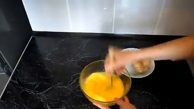 Приготовление омлета на сковороде! Простой и легкий рецепт омлета! #ЛЮБЛЮГОТОВИТЬ