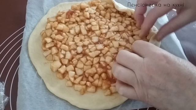 ЯБЛУЧНИЙ ПИРІГ.// Якщо маєте 4 яблука! смотреть онлайн
