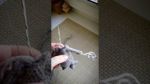 Ставим каркас в лапку вязаной игрушки. Мой любимый вариант ?
