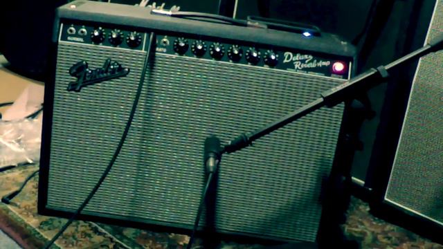 Fender Deluxe Reverb RI with Eminence Swamp Thang смотреть онлайн