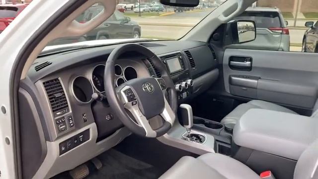 2017 Toyota Sequoia Green Bay, Appleton, Oshkosh, De Pere, Kaukauna WI 48339A смотреть онлайн