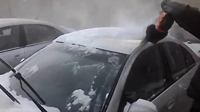 Как за минуту очистить машину от снега смотреть онлайн