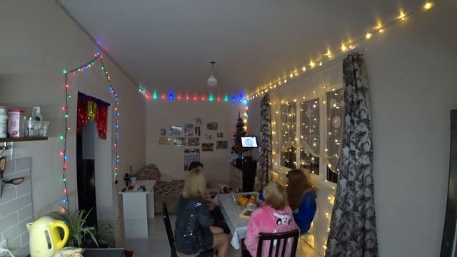 Ремонт 31 декабря. Сами залили пол в спальне. Наша традиция 1 января. смотреть онлайн