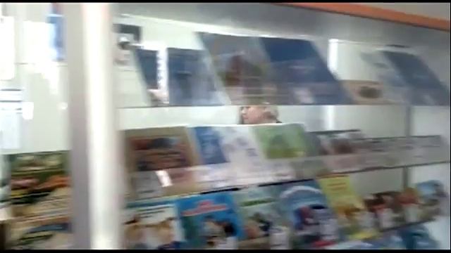 Из отделения Почты России выгнали «гниду-клиента» смотреть онлайн