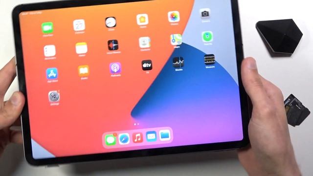 How to Insert SIM Card into iPad Pro 11 - Plug In SIM Card смотреть онлайн