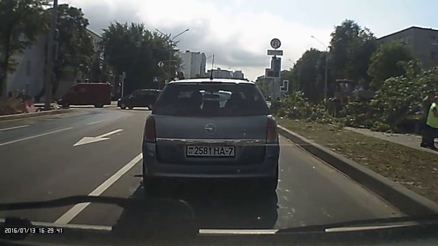 Дерево упало на Джили смотреть онлайн