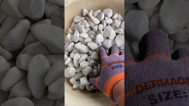 Мраморная крошка Белый мрамор, сравнение фракций 5-10, 10-20, 20-40 смотреть онлайн