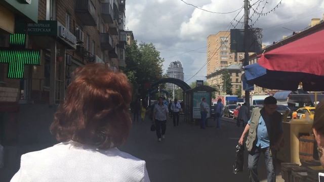 Маршала Бирюзова, д.17, выход из метро, обзор смотреть онлайн