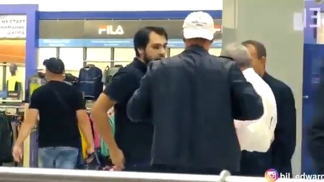 Эдвард бил - ПОЛНОЕ ВИДЕО ДРАКИ | удар с ноги в лицо / вертушка | Edward Bil драка смотреть онлайн