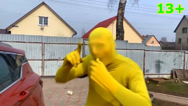 Yellow Man climbed trunk in car of Mr. Joe Geely Coolray & Started Race 13+ смотреть онлайн