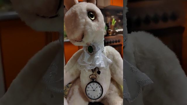 Следуй за белым Кроликом #алисавстранечудес #белыйкролик смотреть онлайн