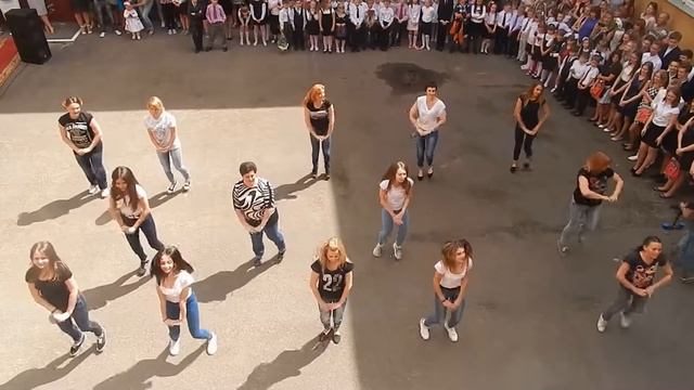 УЧИТЕЛЯ ПОРВАЛИ ВСЕХ! УЧИТЕЛЯ ТАНЦУЮТ ПОД ПЕСНЮ ТАНЦЫ | ЗАЖГЛИ ВСЮ ПУБЛИКУ! смотреть онлайн
