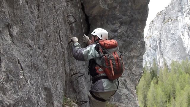 015 Вертикальная лестница на виа феррате Доломитовые Альпы смотреть онлайн