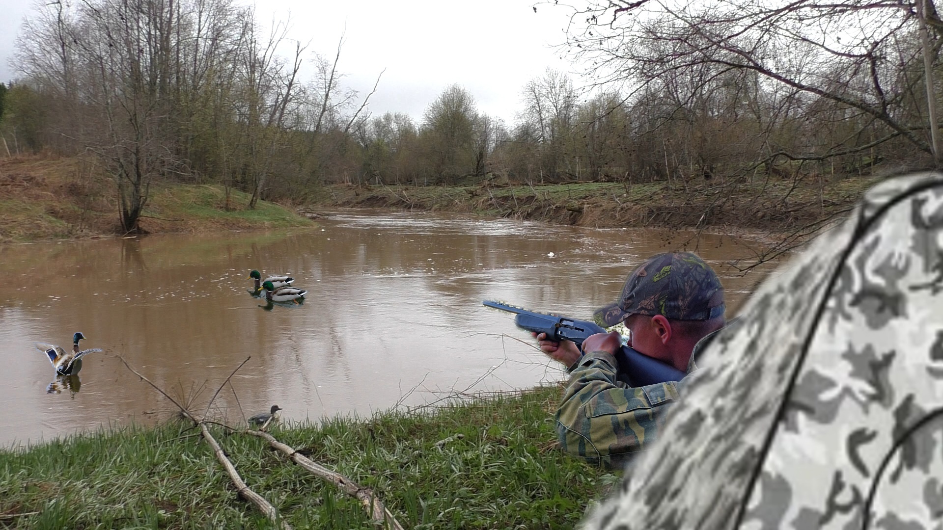СРАЗУ 3 СЕЛЕЗНЯ!!! Весенняя охота на утку с чучелами. смотреть онлайн